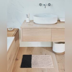 Kave Home Bi-Color Bath Mat